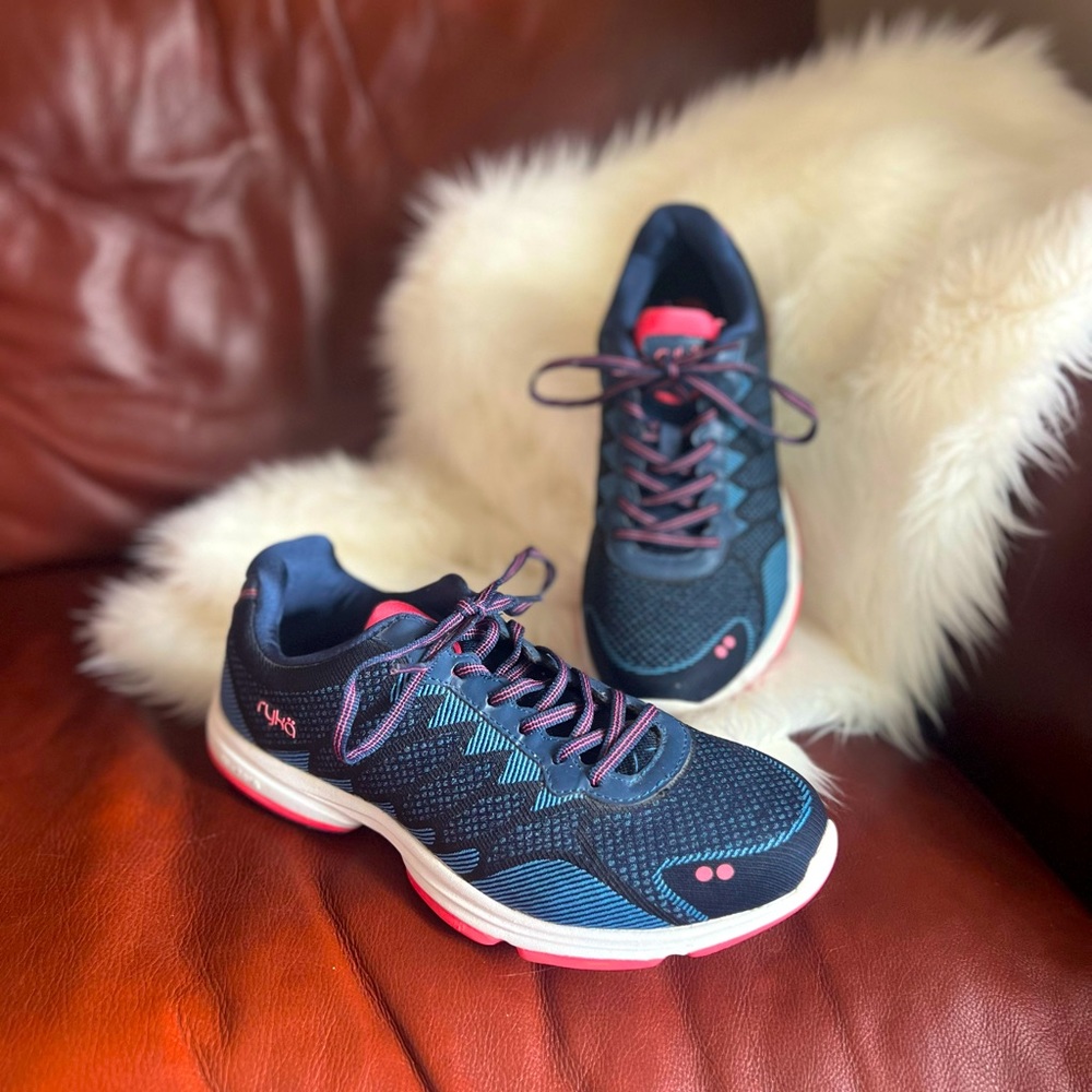 Women’s Size 11 Blue Pink and White Dominion Walking Sneakers